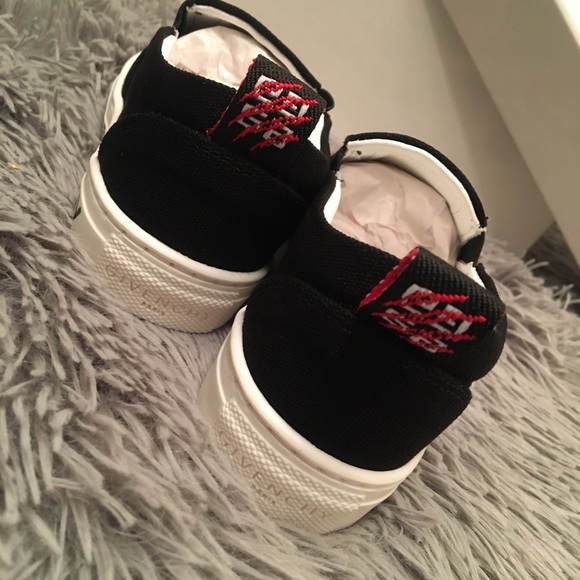 Givenchy Kids Sneaker - Picture 2 of 5